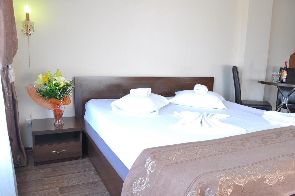 Ave Hotel Victoriei بوخارست المظهر الخارجي الصورة
